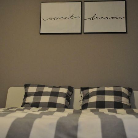 Sleep & Fly Apartment Otopeni Dış mekan fotoğraf